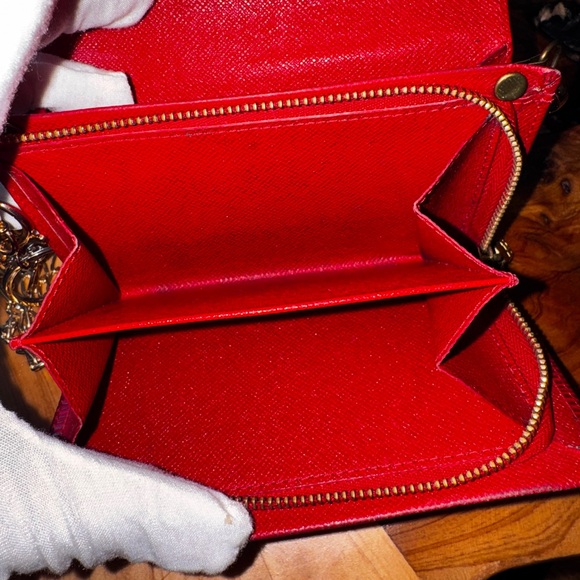 Louis Vuitton Porte Monnaie Billets Tresor Wallet
Epi Leather Red 2000 - Picture 9 of 17